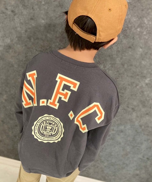 THE CASUAL(カジュアル)の「選べる16カラー 長袖Tシャツ BIGロンT(Tシャツ/カットソー・キッズ・ブラック系1/グレー系1/ネイビー/ベージュ/チャコール/ダークグリーン系1/杢グレー/ダークグリーン/オフホワイト/ホワイト系3/ブラック系2/ベージュ系1/スカイブルー/ブラック/ホワイト系1/ホワイト系2・110cm/120cm/130cm/140cm/150cm/160cm)」の10枚目の写真