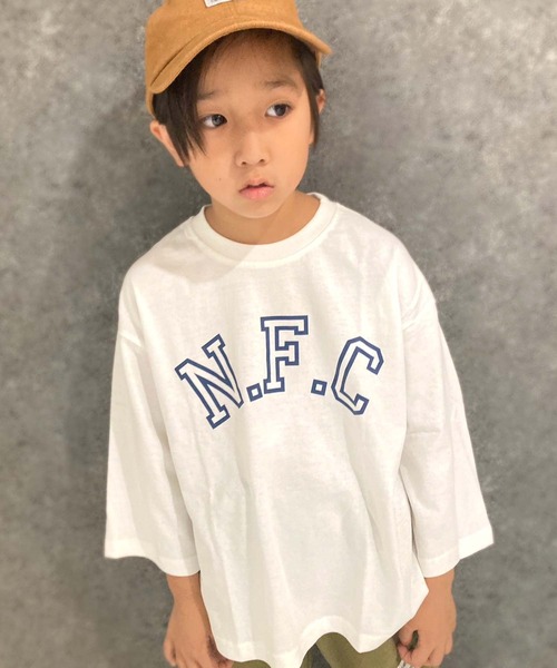 THE CASUAL(カジュアル)の「選べる16カラー 長袖Tシャツ BIGロンT(Tシャツ/カットソー・キッズ・ブラック系1/グレー系1/ネイビー/ベージュ/チャコール/ダークグリーン系1/杢グレー/ダークグリーン/オフホワイト/ホワイト系3/ブラック系2/ベージュ系1/スカイブルー/ブラック/ホワイト系1/ホワイト系2・110cm/120cm/130cm/140cm/150cm/160cm)」の19枚目の写真