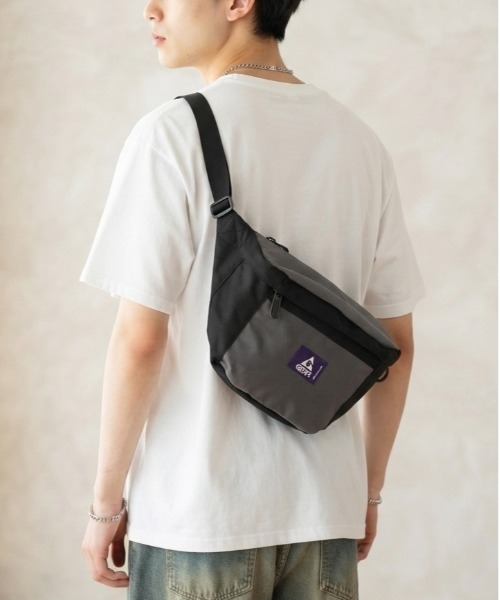 GERRY(ジェリー)の「【GERRY/ジェリー】ウエストバッグ ボディバッグ 撥水加工 軽量 シンプル 大容量 ユニセックス(ボディバッグ/ウエストポーチ・メンズ・マルチ/チャコールグレー/ベージュ/ブラック・F)」の3枚目の写真