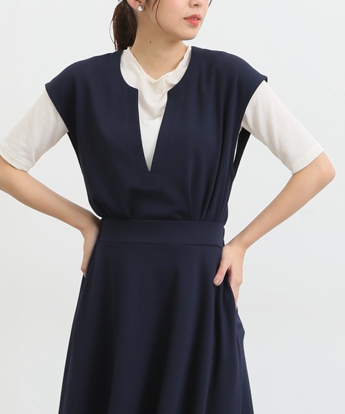 Honeys(ハニーズ)の「キーネックベスト(ベスト・レディース・ブラック/ライム/グレイッシュベージュ/ネイビー/アイボリー/モカ・L/S/LL/M)」の1枚目の写真