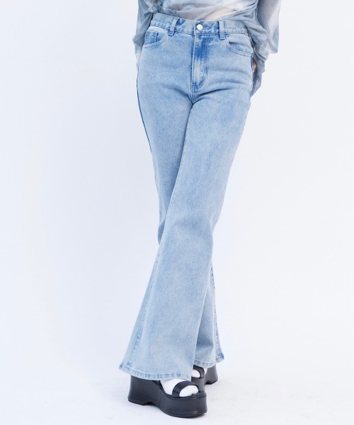 17HR（セブンティーンアワーズ）の「ハイウエストデニムフレアパンツ（デニムパンツ・レディース・ブラック/ブルー・SMALL/MEDIUM）」の4枚目の写真