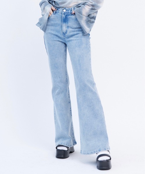 17HR（セブンティーンアワーズ）の「ハイウエストデニムフレアパンツ（デニムパンツ・レディース・ブラック/ブルー・SMALL/MEDIUM）」の5枚目の写真