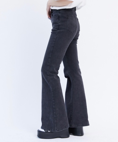 17HR（セブンティーンアワーズ）の「ハイウエストデニムフレアパンツ（デニムパンツ・レディース・ブラック/ブルー・SMALL/MEDIUM）」の14枚目の写真