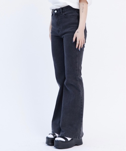 17HR（セブンティーンアワーズ）の「ハイウエストデニムフレアパンツ（デニムパンツ・レディース・ブラック/ブルー・SMALL/MEDIUM）」の17枚目の写真