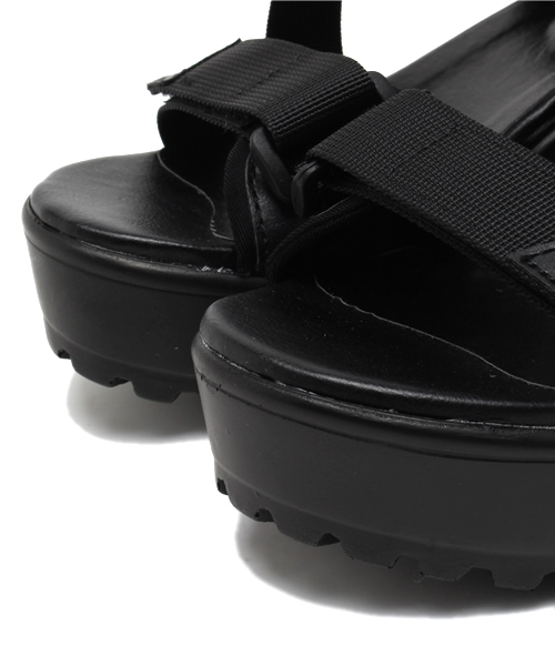 Chico(チコ)の「ベルクロタンクソールサンダル(サンダル・レディース・ホワイト/ブラック・LARGE/SMALL/MEDIUM)」の11枚目の写真