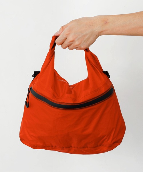 Nahe(ネーエ)の「nahe ネーエ ドライバッグ 2WAY 防水 折りたたみ サコッシュ 10L(L)(エコバッグ/サブバッグ・メンズ・ブラック/ターコイズブルー/イエロー/オレンジ/ライトグレー/ダークグリーン・FREE)」の8枚目の写真