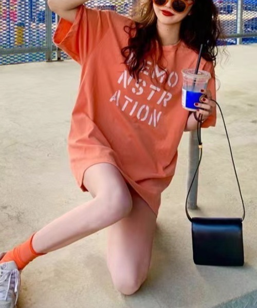 Sibra(シブラ)の「オーバーサイズTシャツ(Tシャツ/カットソー・レディース・ホワイト/ブラック/オレンジ/ブルー/ピンク・M)」の9枚目の写真
