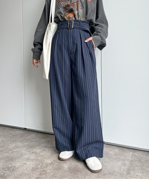 CPCM（シーピーシーエム）の「ピンストライプベルト付きタックパンツ