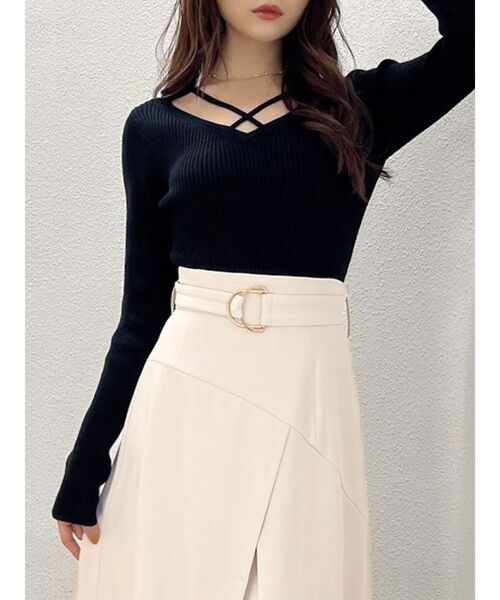 RESEXXY(リゼクシー)の「デコルテクロスニットトップス(ニット/セーター・レディース・ホワイト/ブラック/ブルー/モカ・FREE)」の3枚目の写真