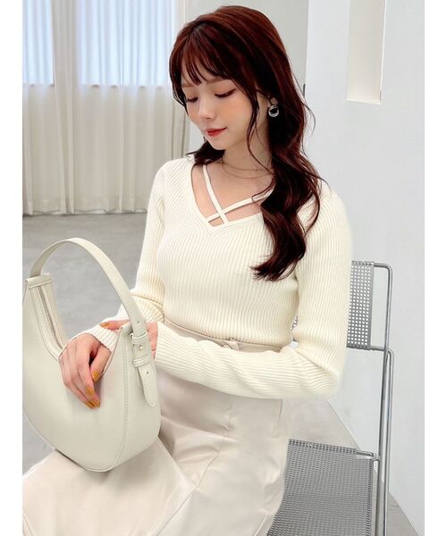 RESEXXY(リゼクシー)の「デコルテクロスニットトップス(ニット/セーター・レディース・ホワイト/ブラック/ブルー/モカ・FREE)」の7枚目の写真