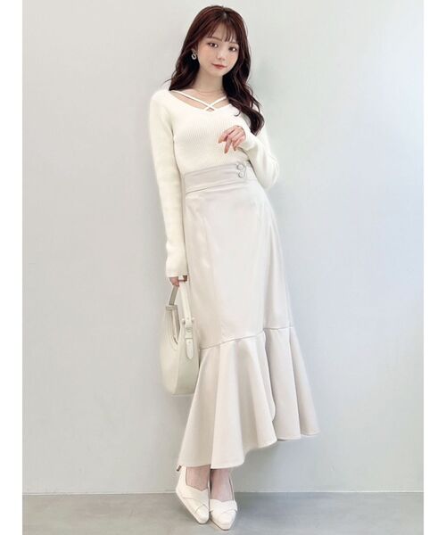 RESEXXY(リゼクシー)の「デコルテクロスニットトップス(ニット/セーター・レディース・ホワイト/ブラック/ブルー/モカ・FREE)」の8枚目の写真