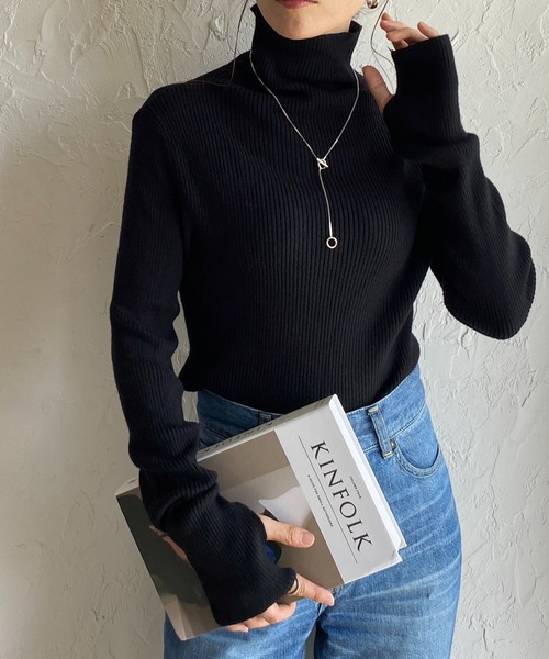 She's Closet（シーズクローゼット）の「アームウォーマー風ハイネックタイト長袖指穴フィンガーホールリブニット（ニット/セーター・レディース・レッド/ブラック×ホワイト/ブルー/グレー/ブラック/アイボリー/イエロー/ライトグレー/ブルー系その他・FREE）」の3枚目の写真