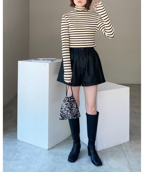 She's Closet（シーズクローゼット）の「アームウォーマー風ハイネックタイト長袖指穴フィンガーホールリブニット（ニット/セーター・レディース・レッド/ブラック×ホワイト/ブルー/グレー/ブラック/アイボリー/イエロー/ライトグレー/ブルー系その他・FREE）」の18枚目の写真