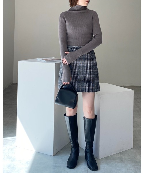 She's Closet（シーズクローゼット）の「アームウォーマー風ハイネックタイト長袖指穴フィンガーホールリブニット（ニット/セーター・レディース・レッド/ブラック×ホワイト/ブルー/グレー/ブラック/アイボリー/イエロー/ライトグレー/ブルー系その他・FREE）」の21枚目の写真