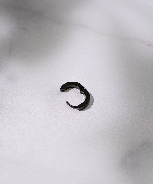 improves(インプローブス)の「両耳 リングピアス(ピアス(両耳用)・メンズ・ブラック/シルバー・SMALL/MEDIUM)」の4枚目の写真