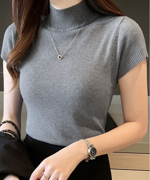 kirakiraShop(キラキラショップ)の「サラッと着られて、上品見え。毎日に寄り添う 半袖ハイネック サマーニット(ニット/セーター・レディース・アイボリー/ブラック/グレー/パープル/イエロー/ピンク/グリーン/オフホワイト/ベージュ/レッド/ブラウン/ブルー系その他/ピンク系その他/ネイビー・FREE)」の4枚目の写真