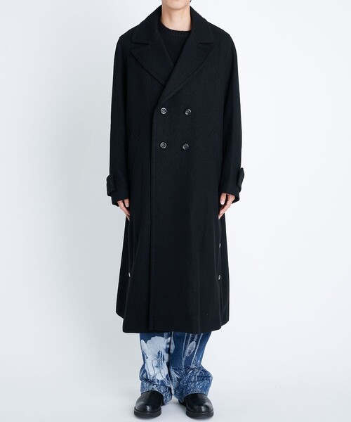 UJOH(ウジョー)の「Side Button Coat(チェスターコート・メンズ・ブラック/ワイン・2/3)」の3枚目の写真