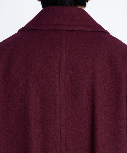UJOH(ウジョー)の「Side Button Coat(チェスターコート・メンズ・ブラック/ワイン・2/3)」の6枚目の写真