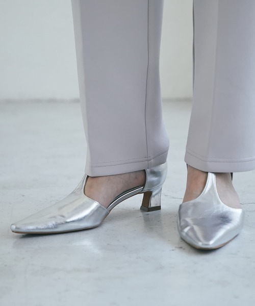 EVOL（イーボル）の「【EVOL(イーボル)】Tストラップヒールパンプス（パンプス・レディース・シルバー/ブラック・24.5/23.5/22.5）」の2枚目の写真