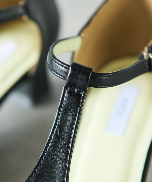 EVOL（イーボル）の「【EVOL(イーボル)】Tストラップヒールパンプス（パンプス・レディース・シルバー/ブラック・24.5/23.5/22.5）」の15枚目の写真