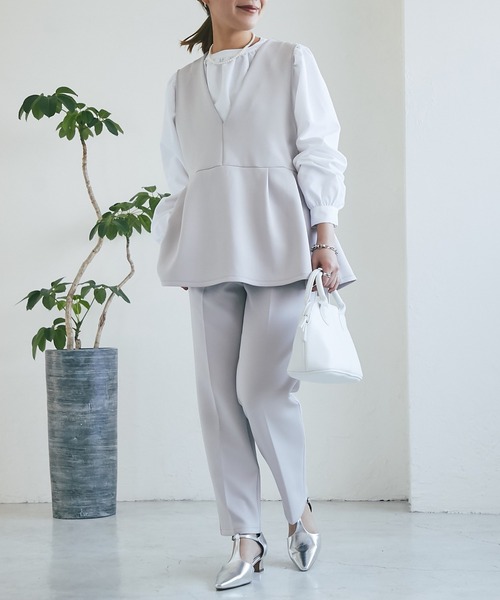 EVOL（イーボル）の「【EVOL(イーボル)】Tストラップヒールパンプス（パンプス・レディース・シルバー/ブラック・24.5/23.5/22.5）」の6枚目の写真