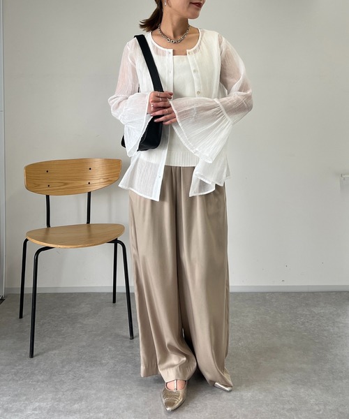 EVOL（イーボル）の「【EVOL(イーボル)】Tストラップヒールパンプス（パンプス・レディース・シルバー/ブラック・24.5/23.5/22.5）」の7枚目の写真