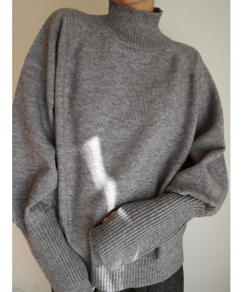TRUNC(トランクエイティーエイト)の「Finger Hole Volume Sleeve Knit(ニット/セーター・レディース・グレー・FREE)」の3枚目の写真