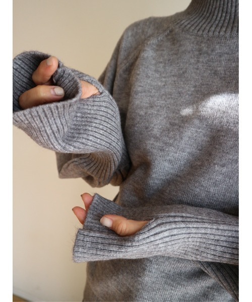 TRUNC(トランクエイティーエイト)の「Finger Hole Volume Sleeve Knit(ニット/セーター・レディース・グレー・FREE)」の4枚目の写真