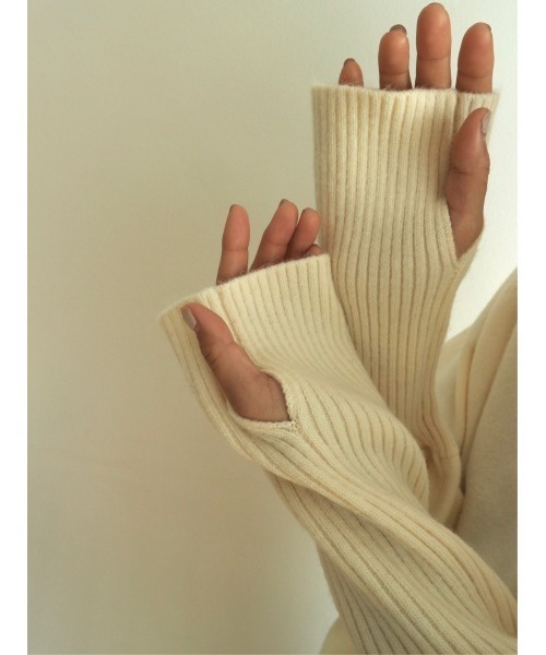 TRUNC(トランクエイティーエイト)の「Finger Hole Volume Sleeve Knit(ニット/セーター・レディース・グレー・FREE)」の7枚目の写真