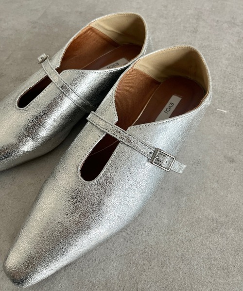 DouDou（ドゥドゥ）の「【WEB限定】ソフトスクエアUカットベルトフラットパンプス（パンプス・レディース・シルバー/アイボリー/ブラック・23cm/24cm）」の9枚目の写真