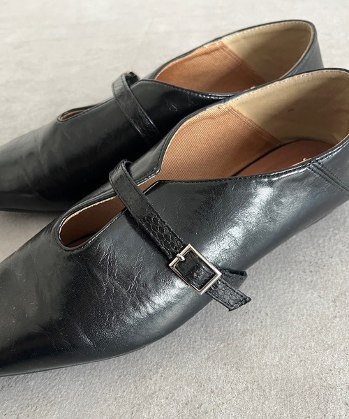 DouDou（ドゥドゥ）の「【WEB限定】ソフトスクエアUカットベルトフラットパンプス（パンプス・レディース・シルバー/アイボリー/ブラック・23cm/24cm）」の12枚目の写真