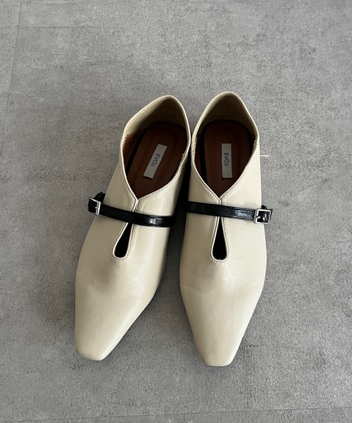 DouDou（ドゥドゥ）の「【WEB限定】ソフトスクエアUカットベルトフラットパンプス（パンプス・レディース・シルバー/アイボリー/ブラック・23cm/24cm）」の15枚目の写真