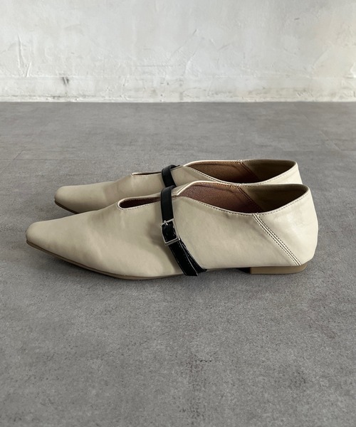 DouDou（ドゥドゥ）の「【WEB限定】ソフトスクエアUカットベルトフラットパンプス（パンプス・レディース・シルバー/アイボリー/ブラック・23cm/24cm）」の17枚目の写真