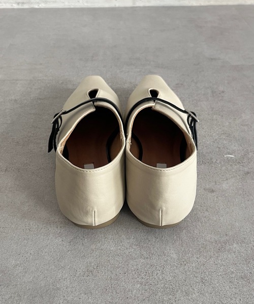 DouDou（ドゥドゥ）の「【WEB限定】ソフトスクエアUカットベルトフラットパンプス（パンプス・レディース・シルバー/アイボリー/ブラック・23cm/24cm）」の18枚目の写真