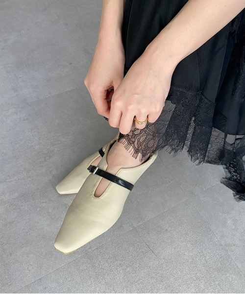 DouDou（ドゥドゥ）の「【WEB限定】ソフトスクエアUカットベルトフラットパンプス（パンプス・レディース・シルバー/アイボリー/ブラック・23cm/24cm）」の21枚目の写真