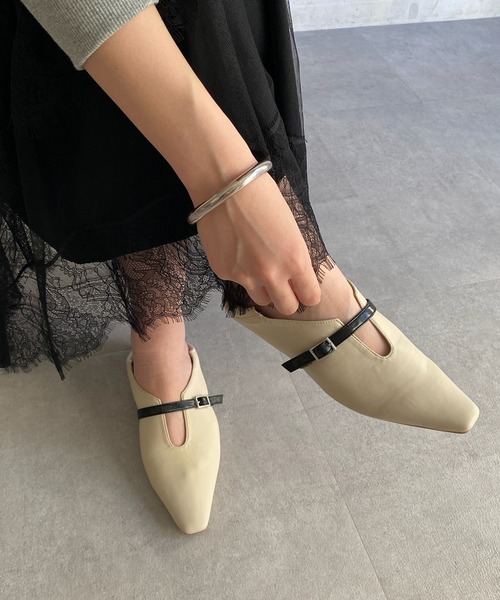 DouDou（ドゥドゥ）の「【WEB限定】ソフトスクエアUカットベルトフラットパンプス（パンプス・レディース・シルバー/アイボリー/ブラック・23cm/24cm）」の22枚目の写真