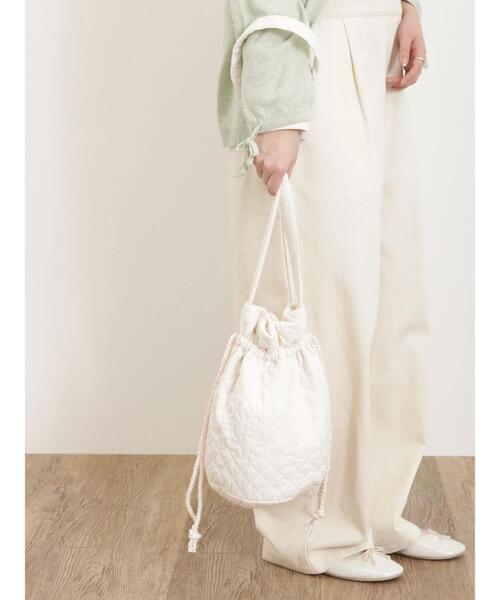 Samansa Mos2（サマンサ モスモス）の「【india crafts】花刺繍キルト巾着バッグ（ハンドバッグ・レディース・キナリ/チャコールグレー・F）」の2枚目の写真