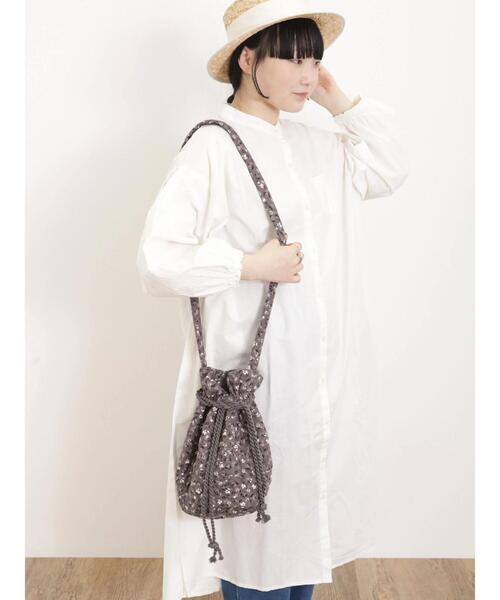 Samansa Mos2（サマンサ モスモス）の「【india crafts】花刺繍キルト巾着バッグ（ハンドバッグ・レディース・キナリ/チャコールグレー・F）」の5枚目の写真