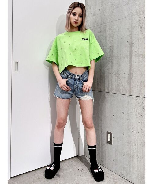 GYDA（ジェイダ）の「VIBINビジュースタッズショートTシャツ（Tシャツ/カットソー・レディース・オフホワイト/ブラック/ライム・FREE）」の5枚目の写真