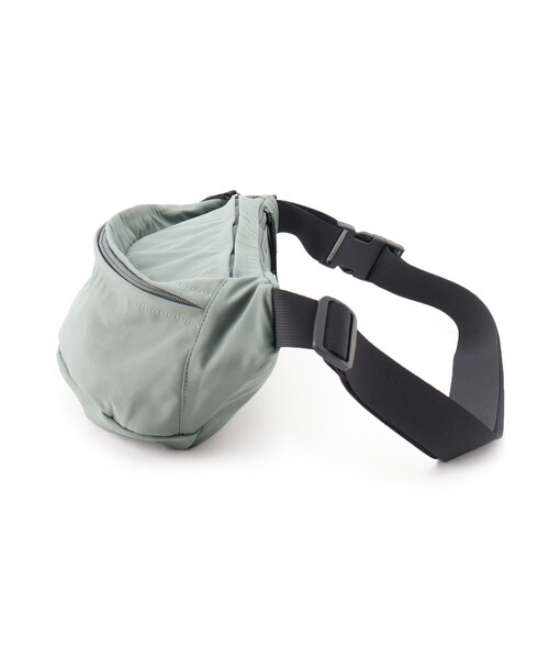 Ober Tashe(オーバータッシェ)の「ナイロン ボディバッグ(ボディバッグ/ウエストポーチ・レディース・ブラック/アイボリー/グレー・FREE)」の6枚目の写真