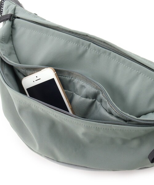 Ober Tashe(オーバータッシェ)の「ナイロン ボディバッグ(ボディバッグ/ウエストポーチ・レディース・ブラック/アイボリー/グレー・FREE)」の13枚目の写真