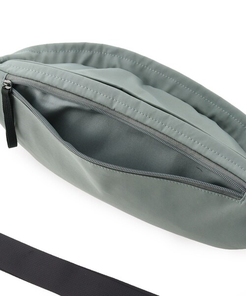 Ober Tashe(オーバータッシェ)の「ナイロン ボディバッグ(ボディバッグ/ウエストポーチ・レディース・ブラック/アイボリー/グレー・FREE)」の14枚目の写真