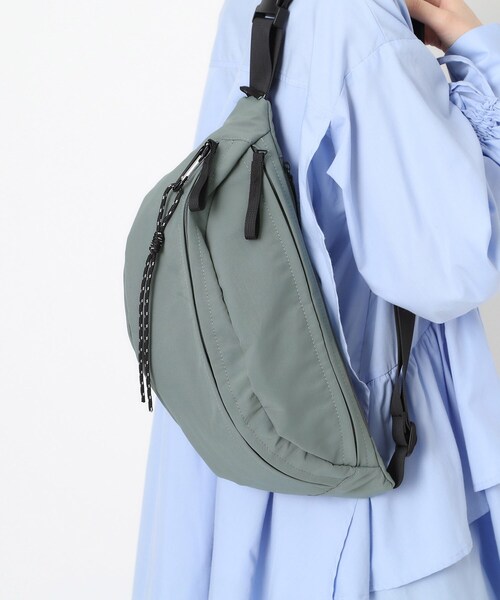 Ober Tashe(オーバータッシェ)の「ナイロン ボディバッグ(ボディバッグ/ウエストポーチ・レディース・ブラック/アイボリー/グレー・FREE)」の18枚目の写真