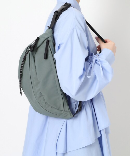 Ober Tashe(オーバータッシェ)の「ナイロン ボディバッグ(ボディバッグ/ウエストポーチ・レディース・ブラック/アイボリー/グレー・FREE)」の19枚目の写真