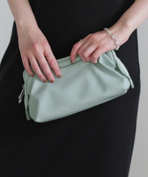 select MOCA(セレクトモカ)の「ウェーブデザインショルダーバッグ(ショルダーバッグ・レディース・ブラック/アイボリー/ライトブルー・FREE)」の1枚目の写真