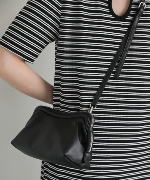 select MOCA(セレクトモカ)の「ウェーブデザインショルダーバッグ(ショルダーバッグ・レディース・ブラック/アイボリー/ライトブルー・FREE)」の7枚目の写真