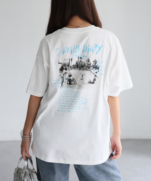 セール】手書き風ロゴバックプリントフォトTシャツ（Tシャツ