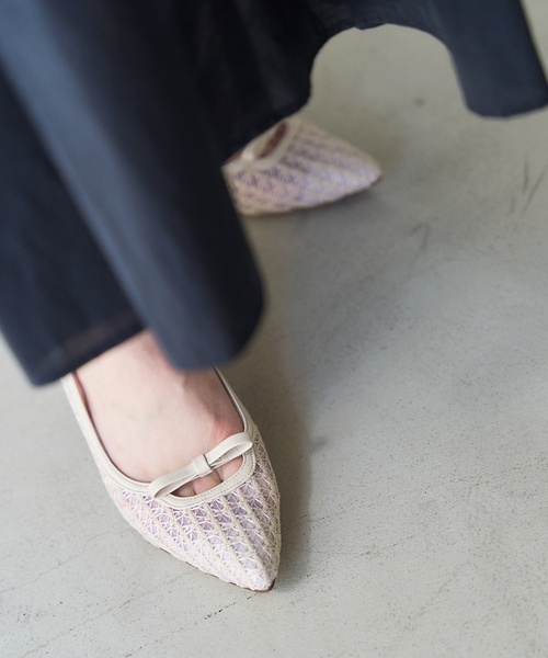 LE TALON(ルタロン)の「4.5cmフロントリボンレースパンプス(パンプス・レディース・アイボリー/ブラック×ブラック・22cm/22.5cm/23cm/23.5cm/24cm/24.5cm/25cm)」の6枚目の写真