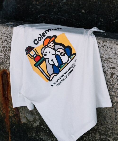 COLEMAN（コールマン）の「Coleman/コールマン Coleman×matsui×FREAK'S STORE 別注 コールマン matsui hug バックプリント クルーネック 半袖Tシャツ（Tシャツ/カットソー・メンズ・グレー/チャコールグレー/ホワイト/ラベンダー・MEDIUM/LARGE）」の2枚目の写真