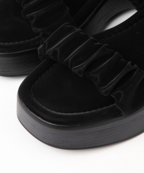 LAKOLE（ラコレ）の「ギャザーボリュームサンダル / 114250（サンダル・レディース・ブラック/シルバー・MEDIUM/LARGE）」の18枚目の写真